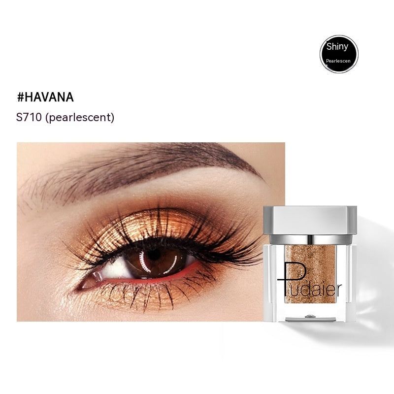 Eye makeup with 'Havana' color and Pudaier product on a white background